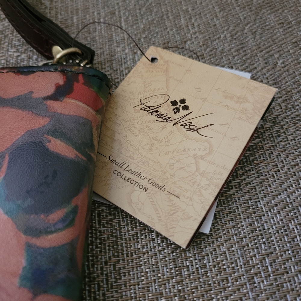 Patricia Nash Winter Bloom wristlet, new - Picture 2 of 6